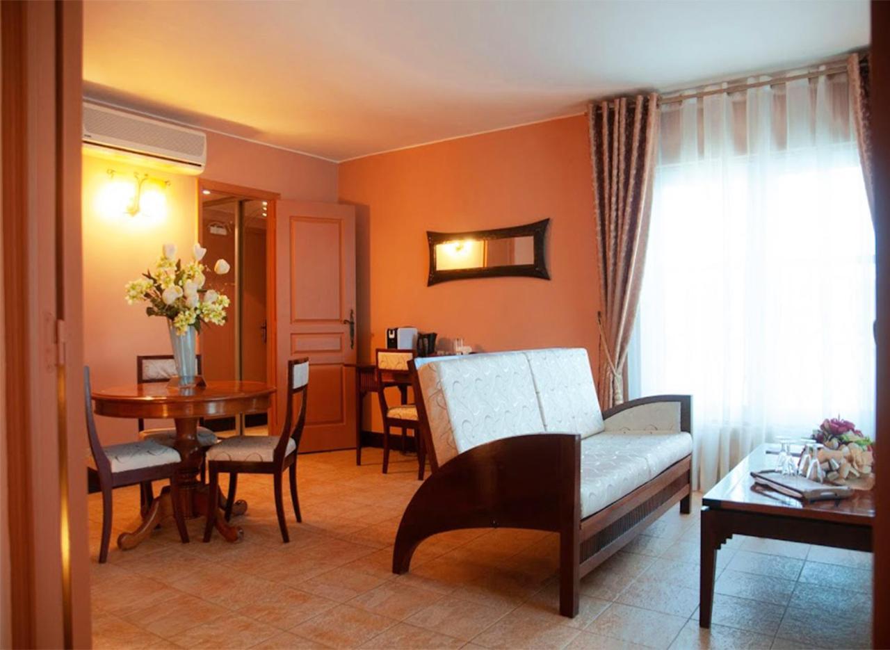 Le Grand Hotel Diego Antsiranana Exterior photo
